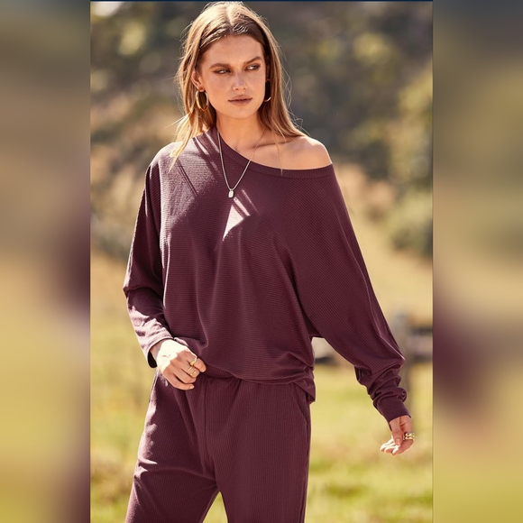 NWT!! Women's Wine Red Long Sleeve Crewneck Top with Pants Sweatsuit/Tracksuit - Picture 5 of 10